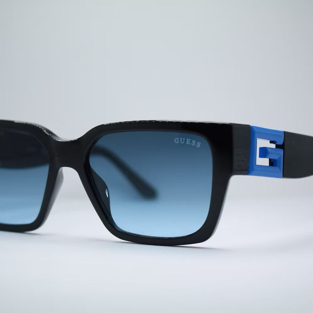 GUESS GU7916