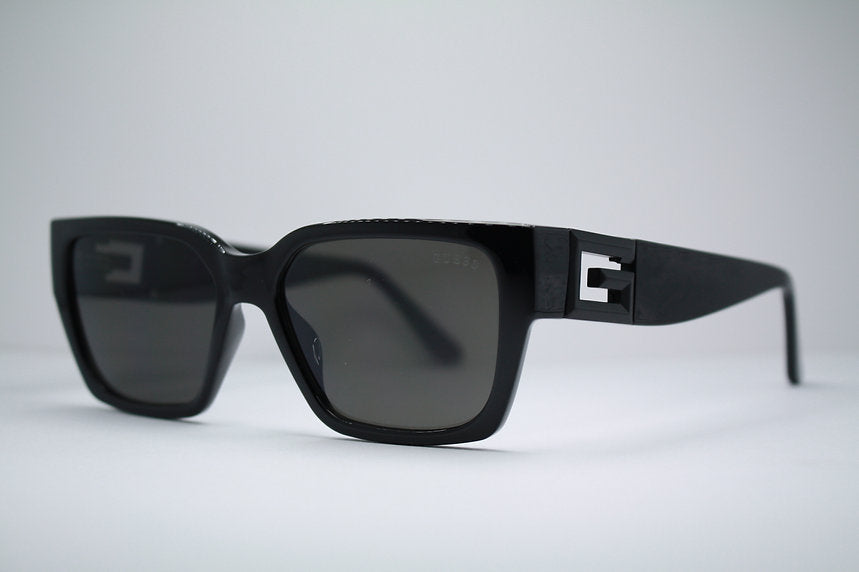 GUESS GU7916
