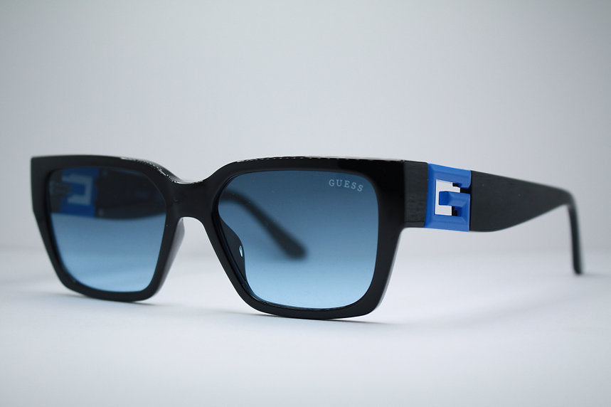 GUESS GU7916