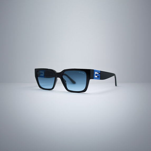 GUESS GU7916
