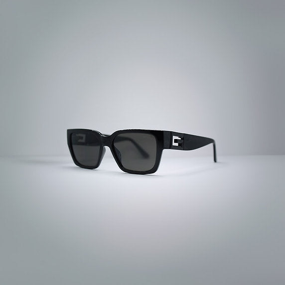 GUESS GU7916
